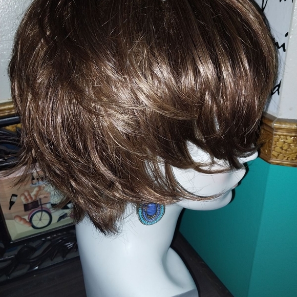Golden Brown Short Wig - Picture 5 of 15